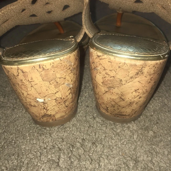 Sam & Libby Cutout Wedge Sandals Cognac - Picture 7 of 7